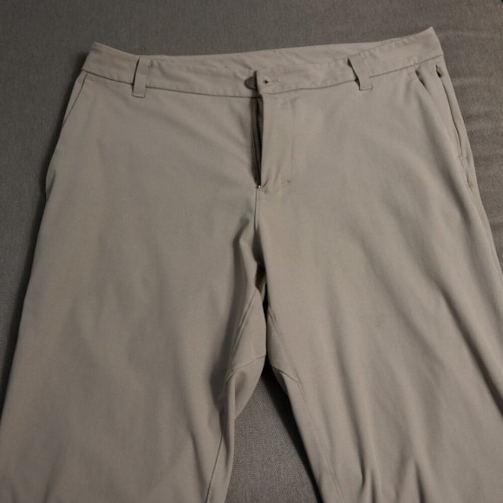 Lululemon Men’s Commission Pant Classic - Color grey - Size 34